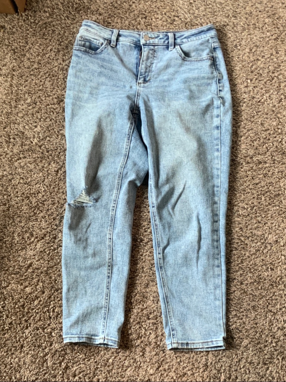 Time and Tru Light Blue Cropped High-Rise Distressed Jeans